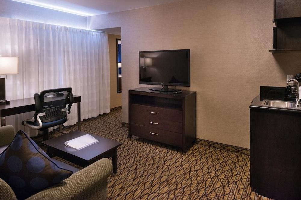 Holiday Inn Express & Suites Pasadena - Los Angeles By Ihg Bagian luar foto