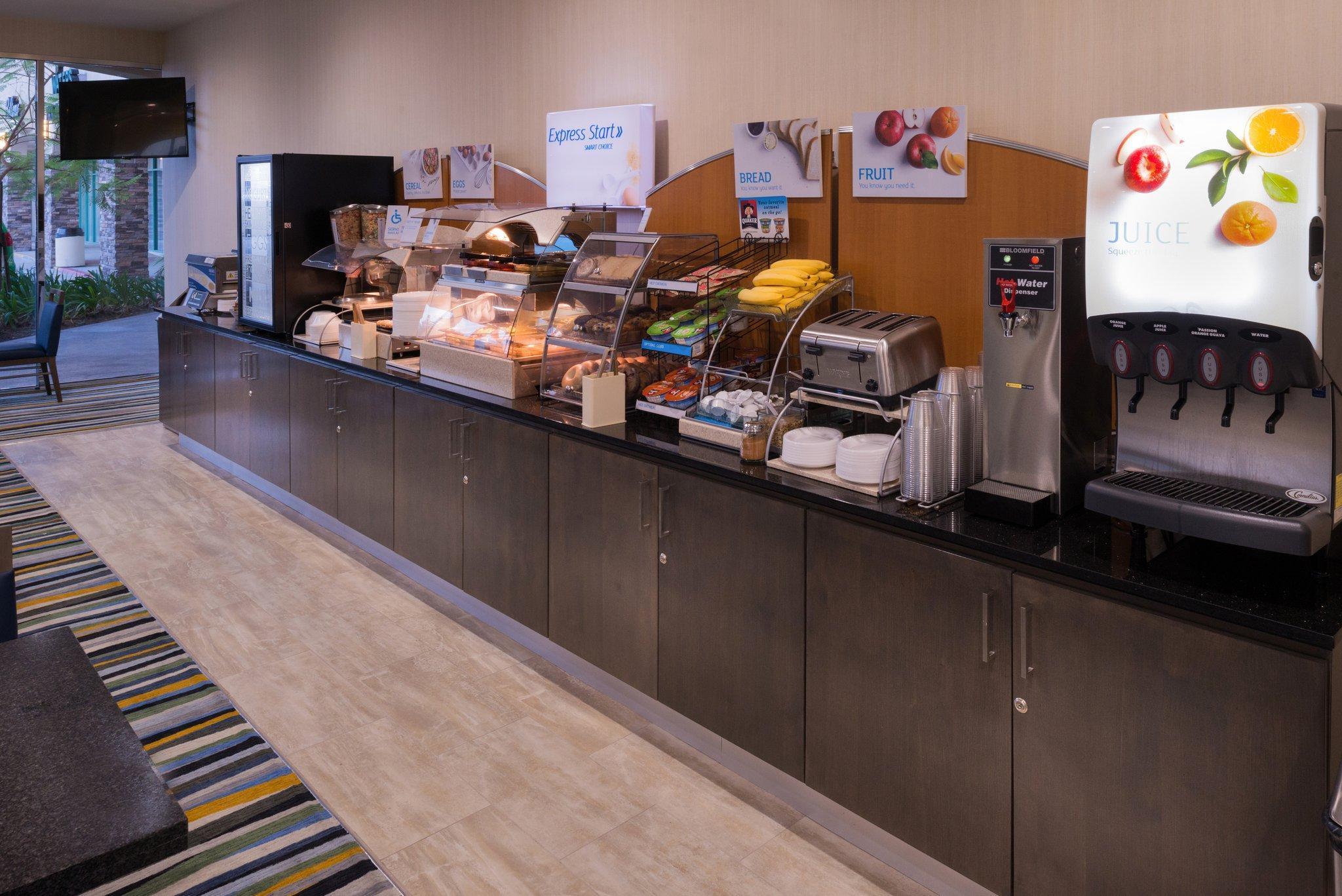 Holiday Inn Express & Suites Pasadena - Los Angeles By Ihg Bagian luar foto