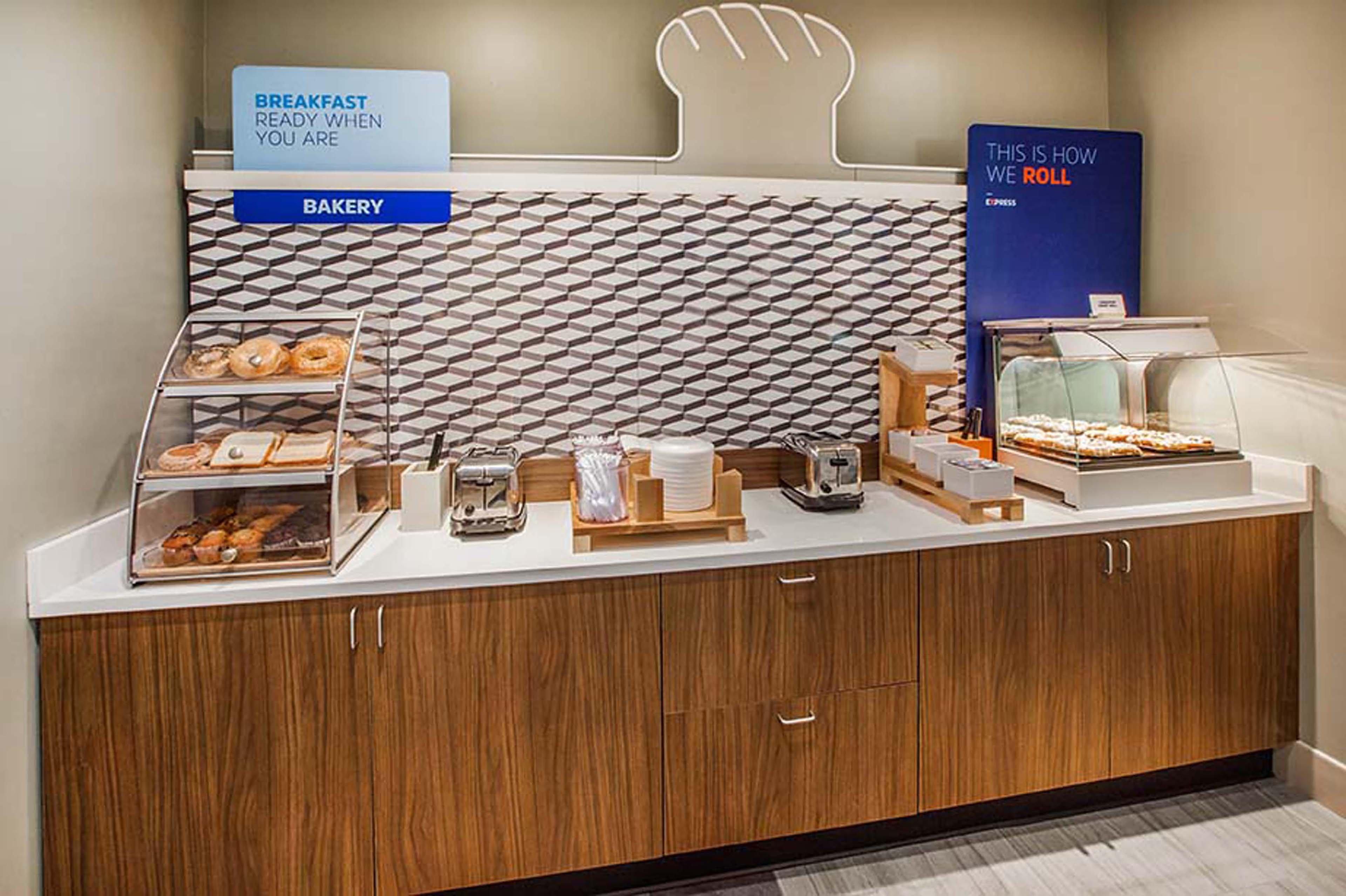 Holiday Inn Express & Suites Pasadena - Los Angeles By Ihg Bagian luar foto