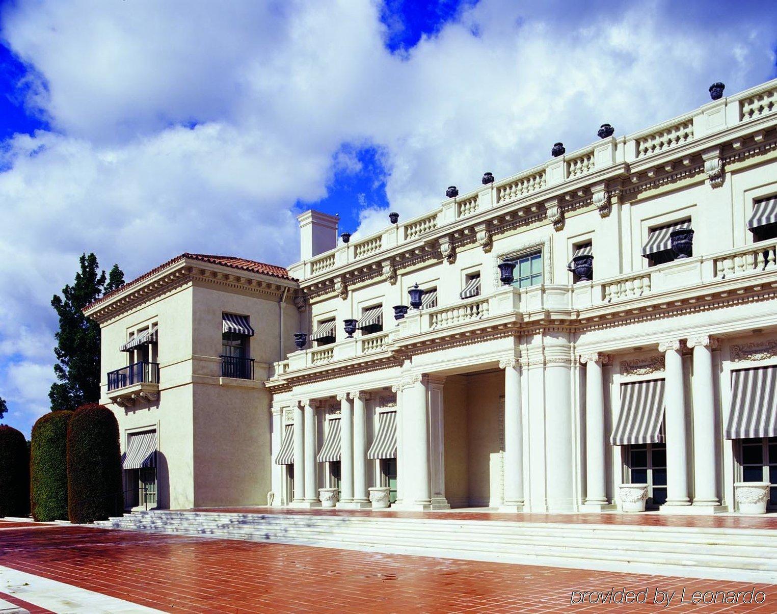 Holiday Inn Express & Suites Pasadena - Los Angeles By Ihg Bagian luar foto