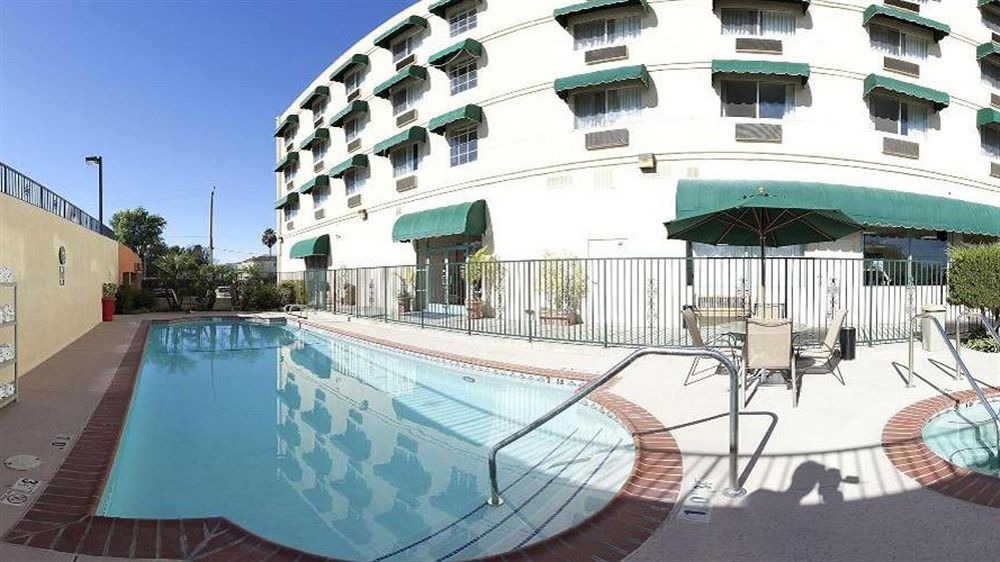 Holiday Inn Express & Suites Pasadena - Los Angeles By Ihg Bagian luar foto