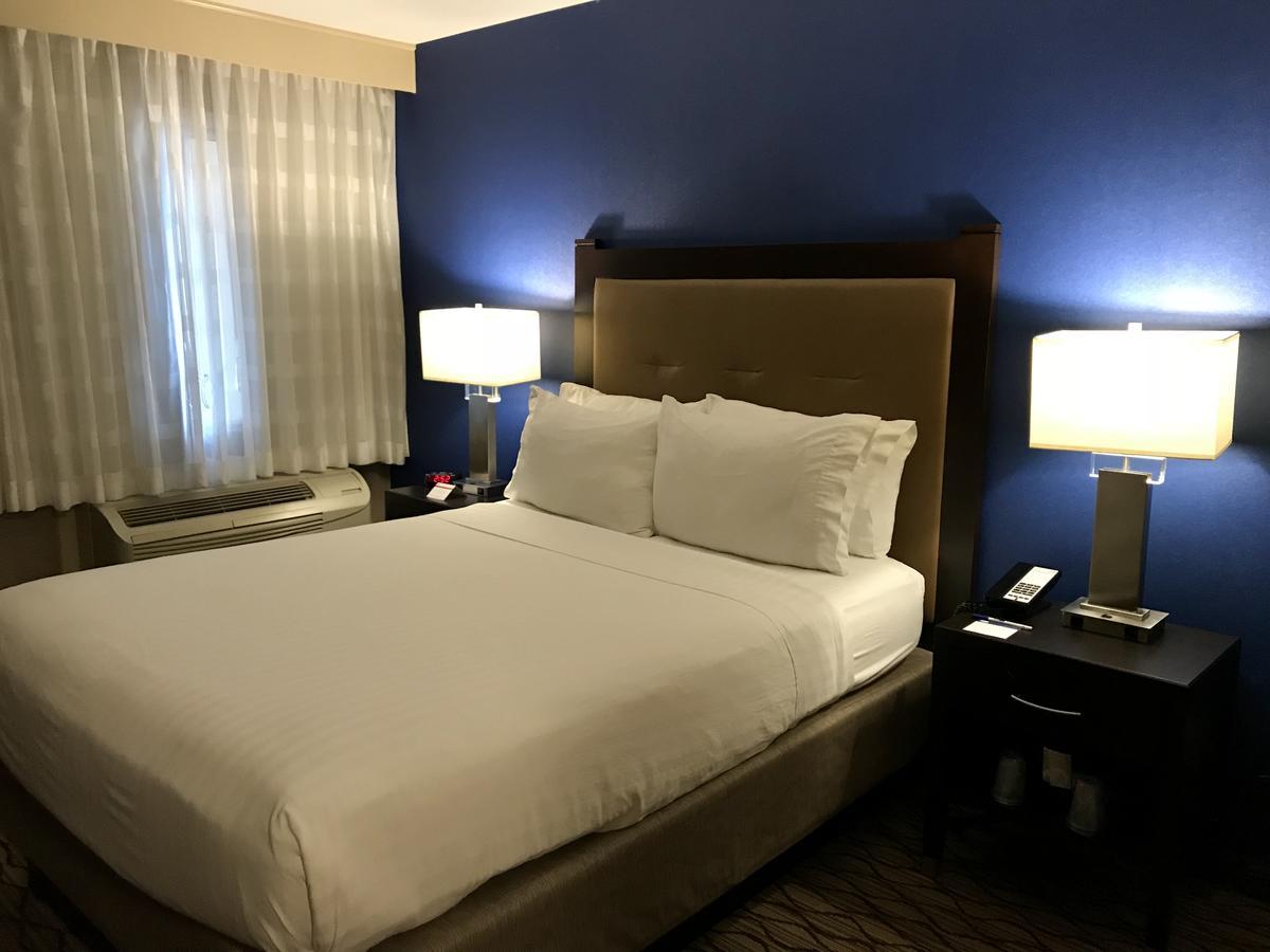Holiday Inn Express & Suites Pasadena - Los Angeles By Ihg Bagian luar foto