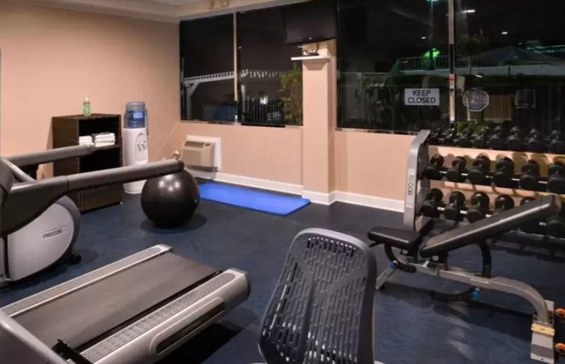 Holiday Inn Express & Suites Pasadena - Los Angeles By Ihg Bagian luar foto