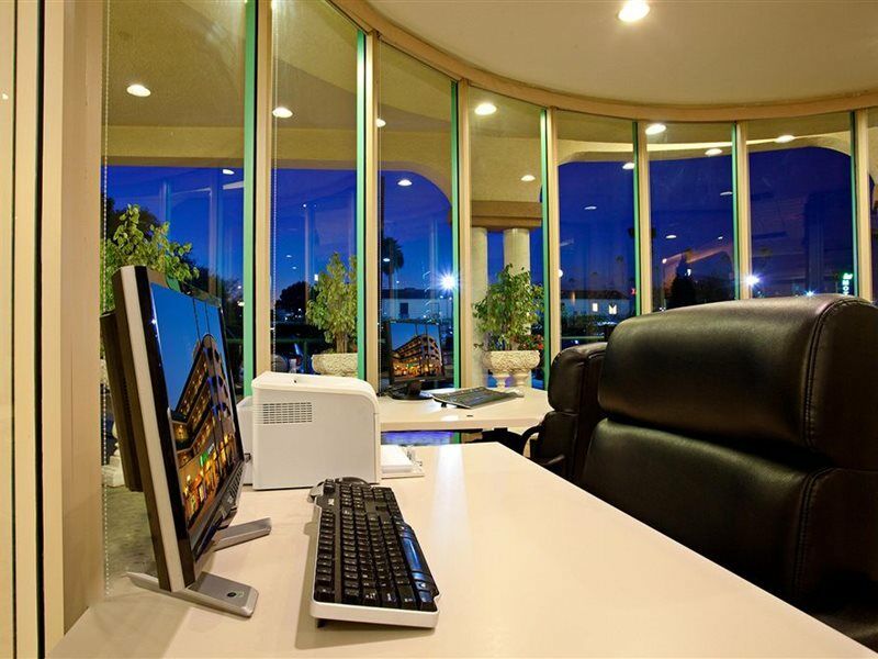 Holiday Inn Express & Suites Pasadena - Los Angeles By Ihg Bagian luar foto