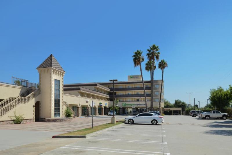 Holiday Inn Express & Suites Pasadena - Los Angeles By Ihg Bagian luar foto